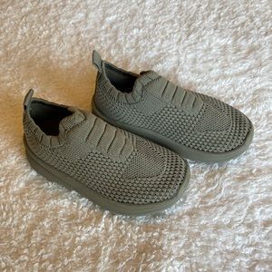 Toddler slip on sneakers